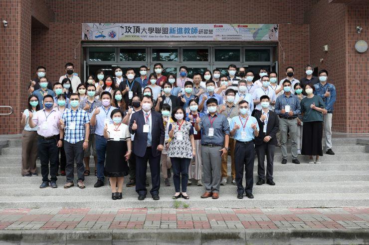 新進教師強化知能，攻頂大學聯盟首辦全英研習