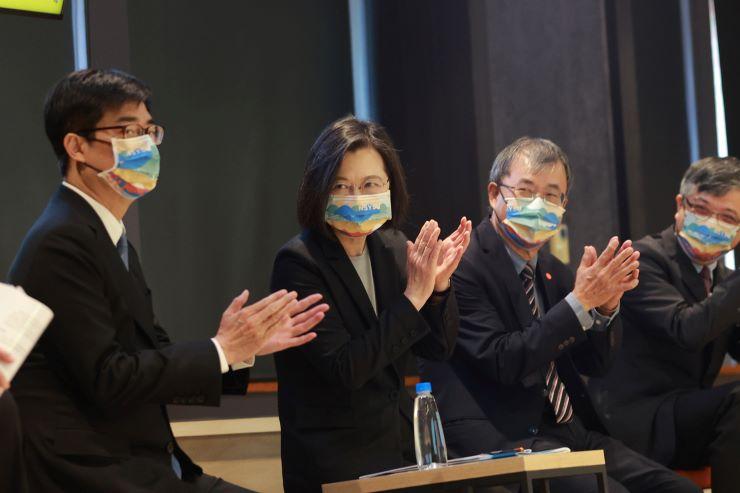 全英教學現場直擊　總統蔡英文參訪中山雙語環境
