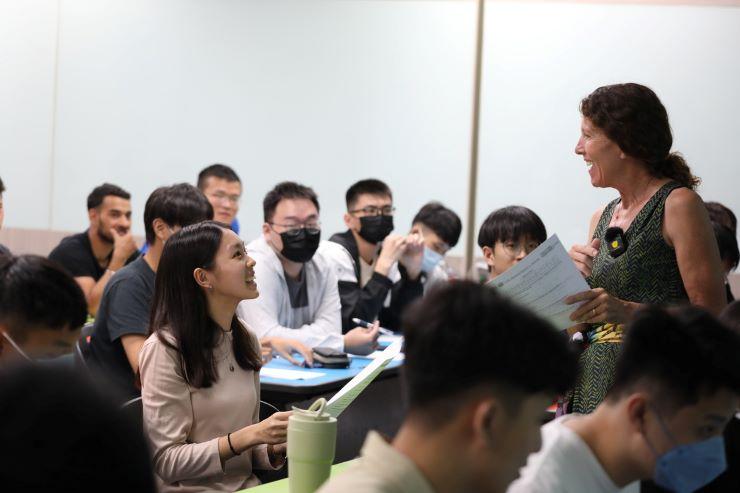 EMI接軌國際有成 中山大學榮獲教育部選為雙語標竿大學